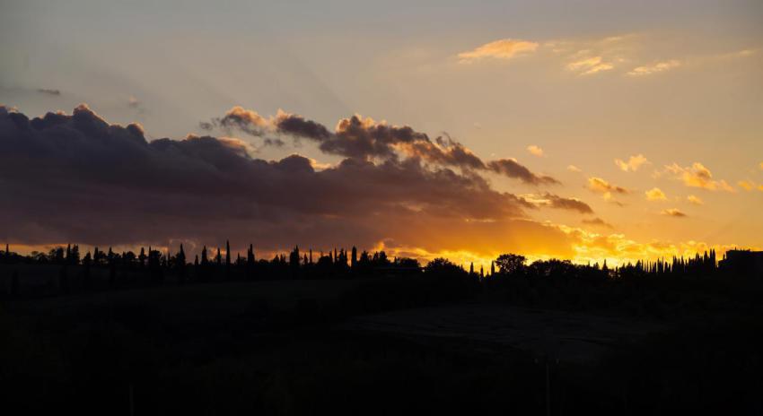 Sunset in tuscany 2023 11 27 05 16 50 utc