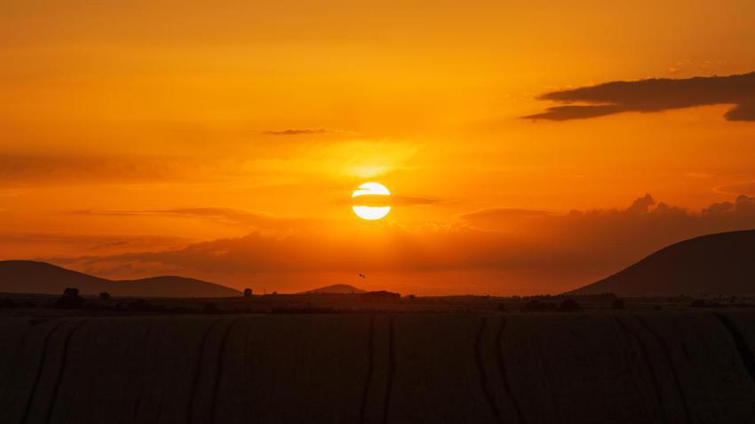 Setting sun over the fields 2024 11 29 14 03 45 utc