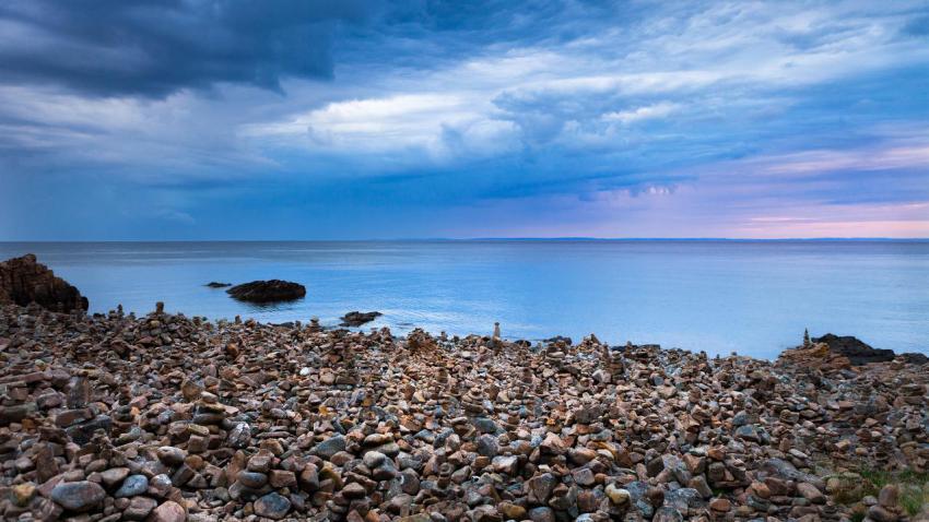 02830 pebblepiles 2560x1440