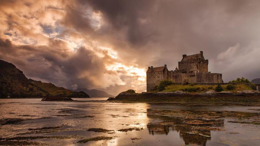 03056 fireoverskye 2560x1440