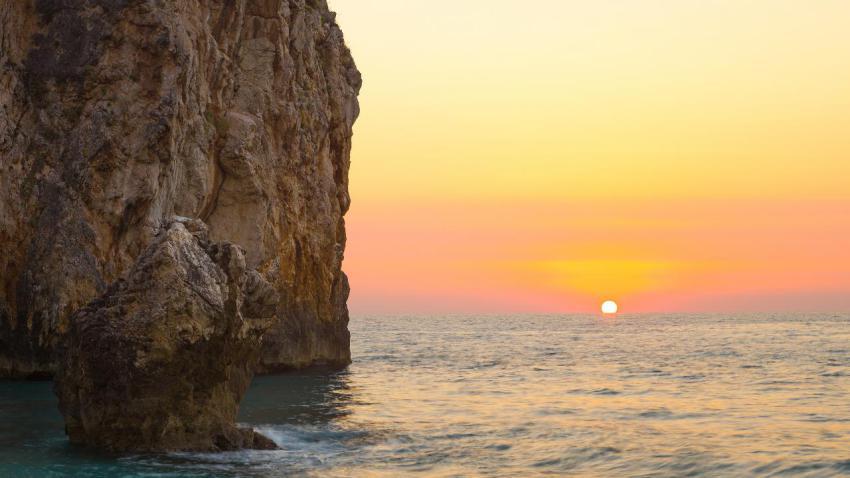 03068 mediterraneansun 2560x1440