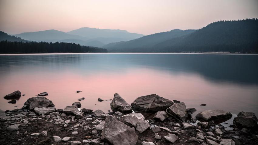 03074 sunsetatlakesiskiyou 2560x1440
