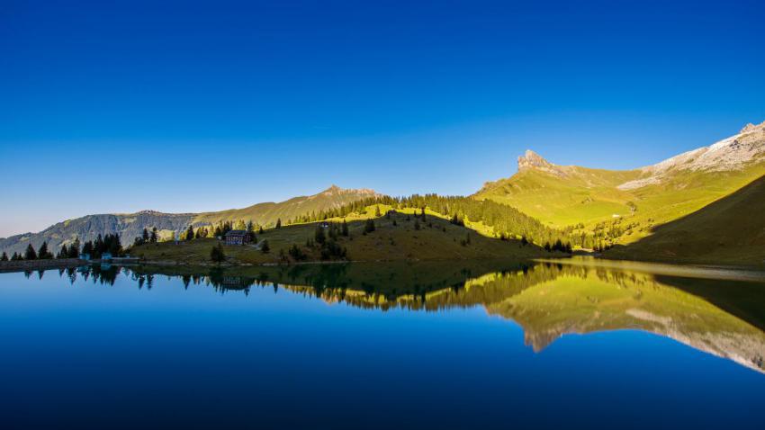 03097 mountainlakeidyll 2560x1440