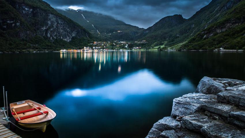 03208 geirangeratnight 2560x1440