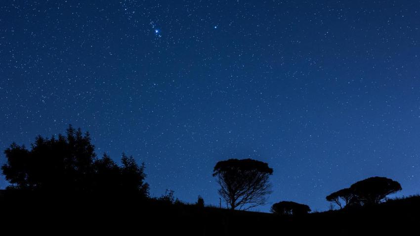 03412 nightskyofsicily 2560x1440