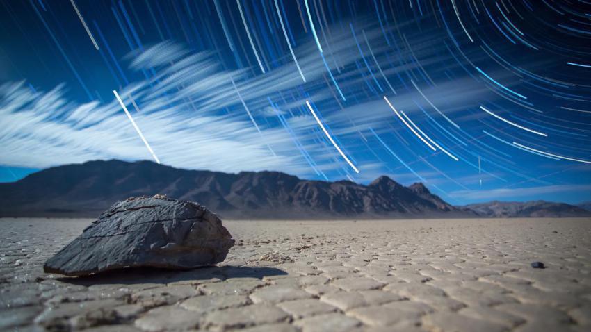 03435 racetrackstartrailsdeathvalley 2560x1440