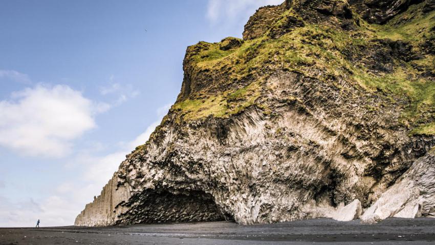 03469 icelanddyrholaeycave 2560x1440