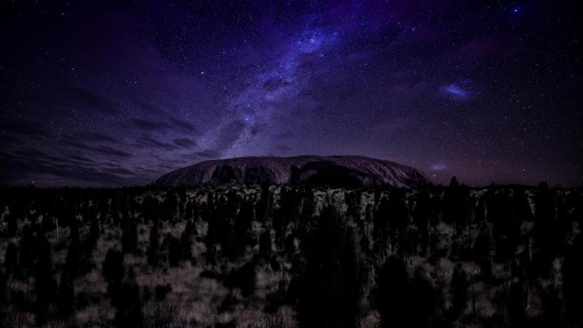 03503 ayersrockunderstars 2560x1440