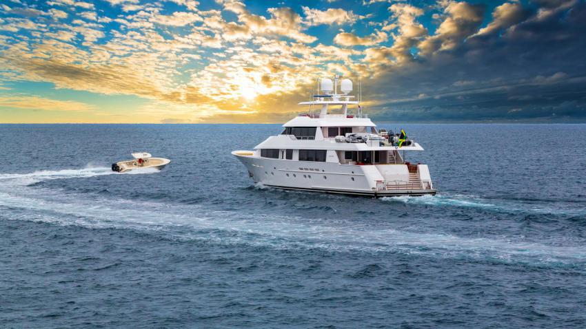 03538 yachtsunrise 2560x1440