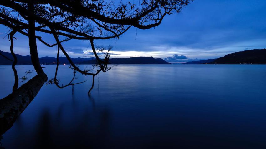 03591 dawnonlaketoba 2560x1440