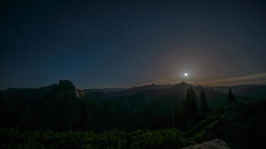 03600 moonriseoveryosemite 2560x1440