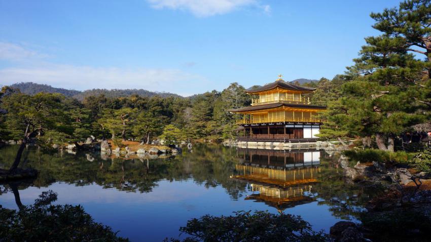 03614 goldenpavilion 2560x1440