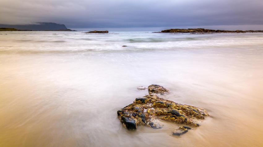 03674 flakstadbeach 2560x1440