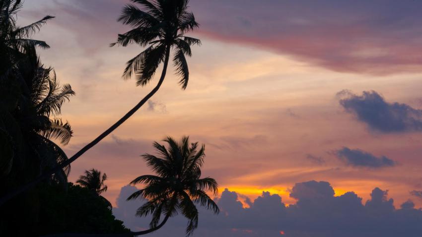 03732 maldiviansunset 2560x1440