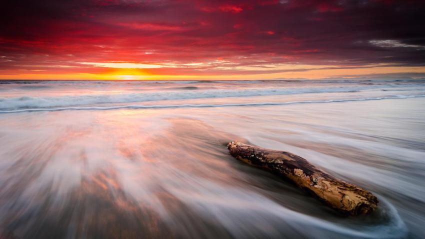 03812 firstlightleithfieldbeach 2560x1440