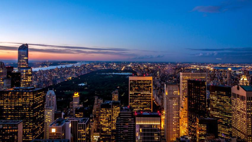 03931 newyorkskylineatdusk 2560x1440