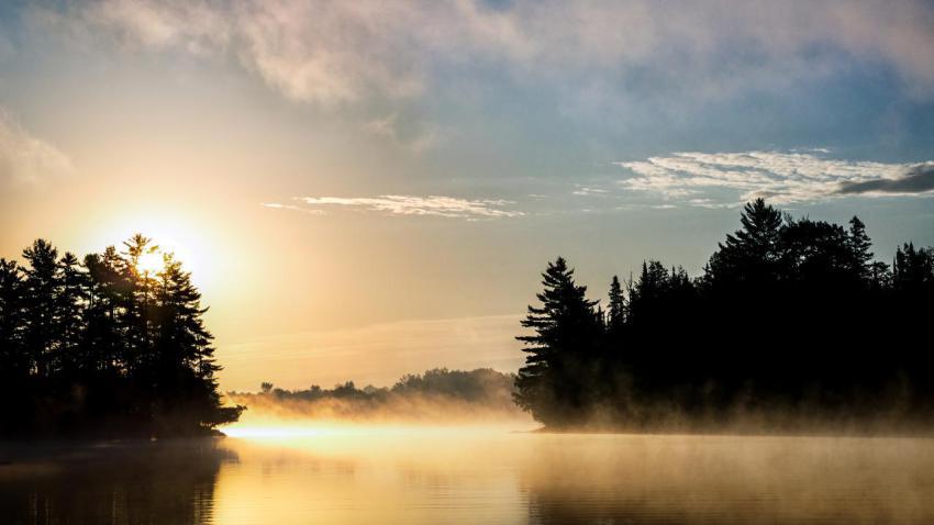 03975 sunriseoverthelake 2560x1440