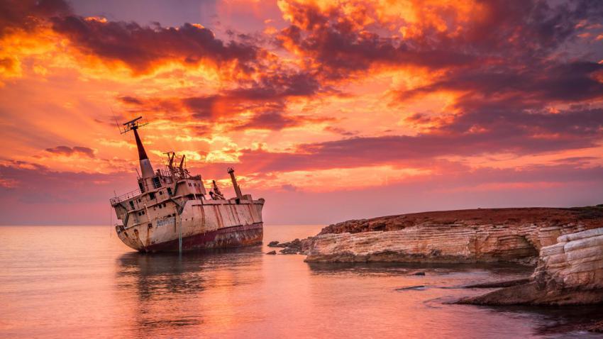 04105 shipwrecked 2560x1440