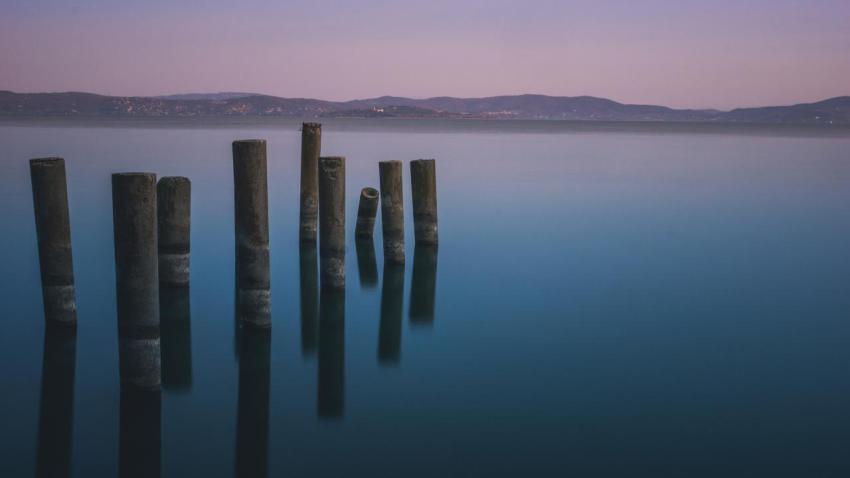 Calm lake at sunset   Lago Trasimeno