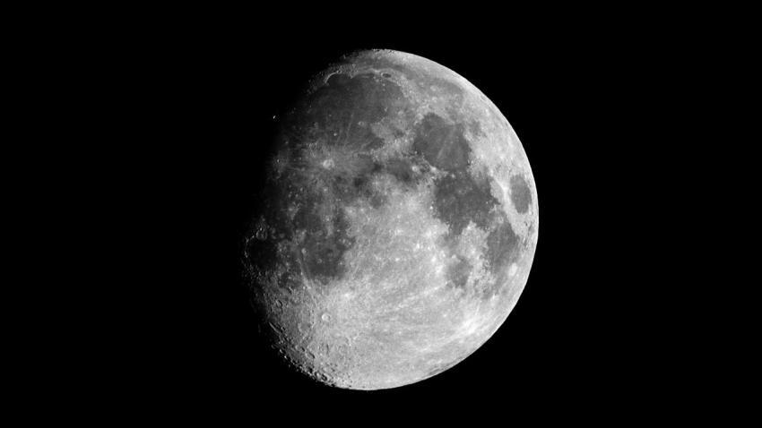 00010 waxinggibbousmoon 2560x1440