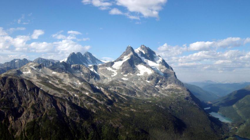 00230 mountainpeak 2560x1440