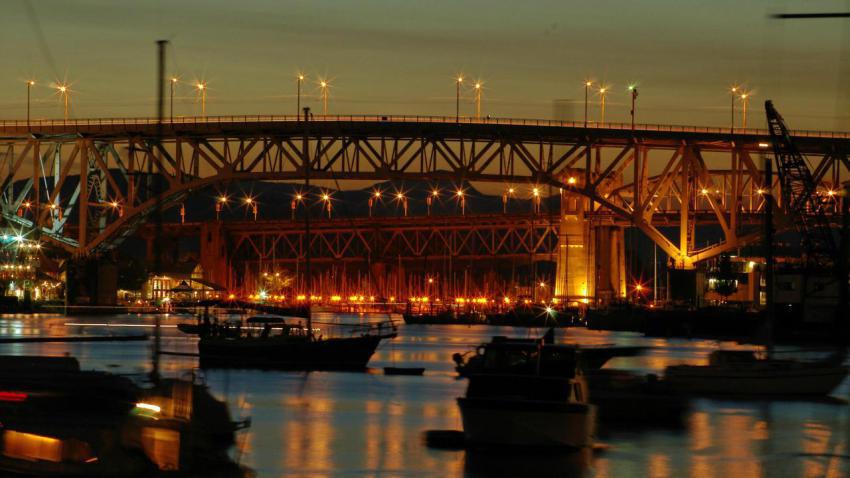00289 bridgesatnight 2560x1440