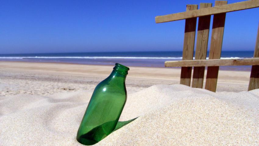 00391 forgottenbottle 2560x1440