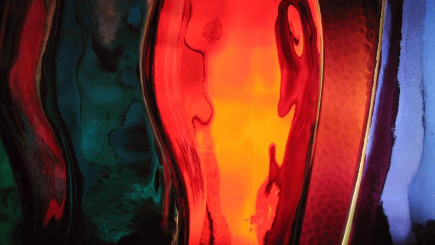 00835 coloredbottles 2560x1440