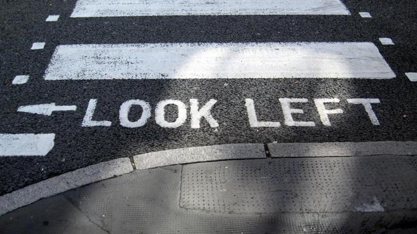 00922 lookleft 2560x1440
