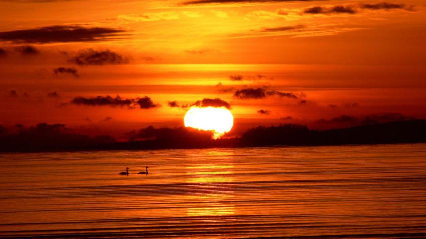 01119 comoxsunrise 2560x1440