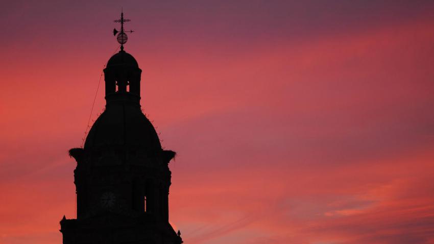 01148 atardecerencampanario 2560x1440