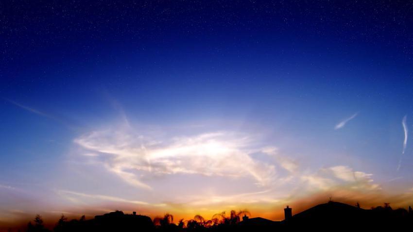 01445 wispyurbansunset 2560x1440