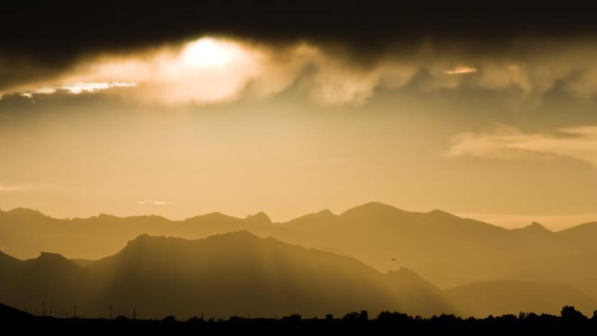 01642 fireinthesky 2560x1440