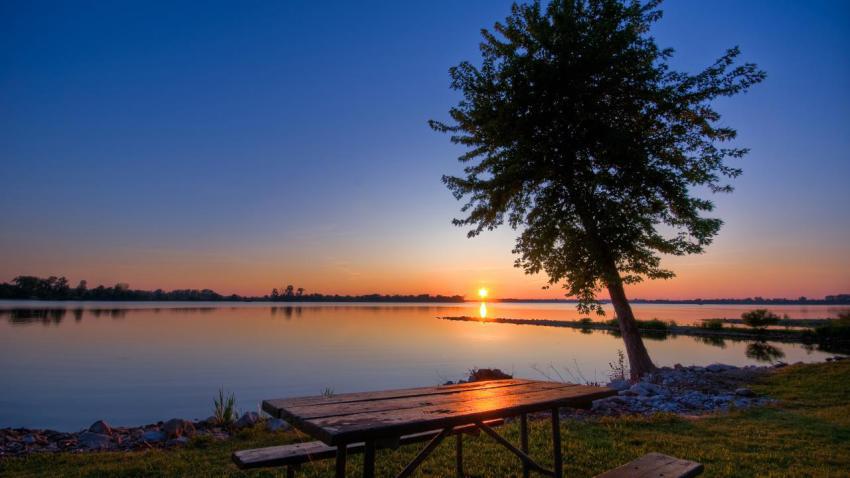 02016 oldparkbench 2560x1440