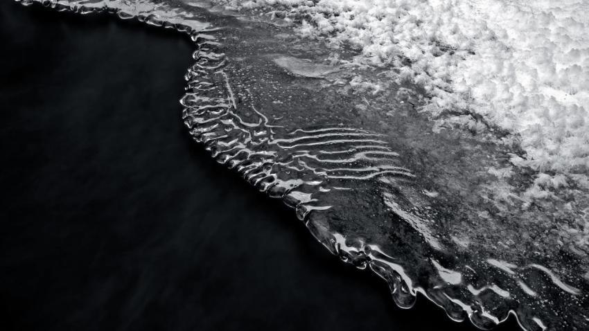 02122 icyundertow 2560x1440