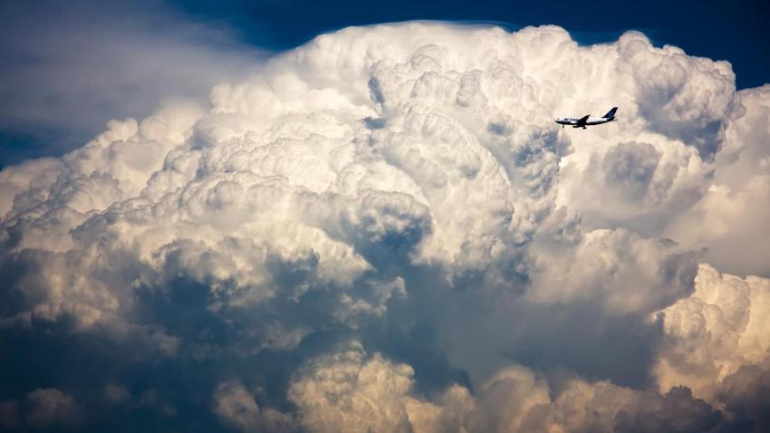 02224 airtransatvsstormcloud 2560x1440