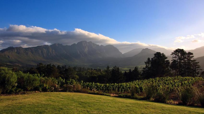 02227 lastdaylightoverfranschhoeksvineyards 2560x1440