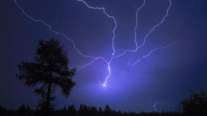 02263 flash 2560x1440