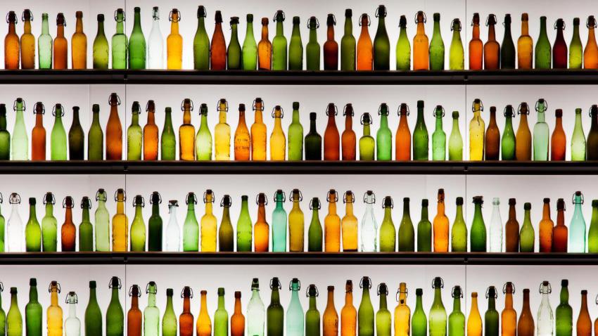 02421 emptybottles 2560x1440
