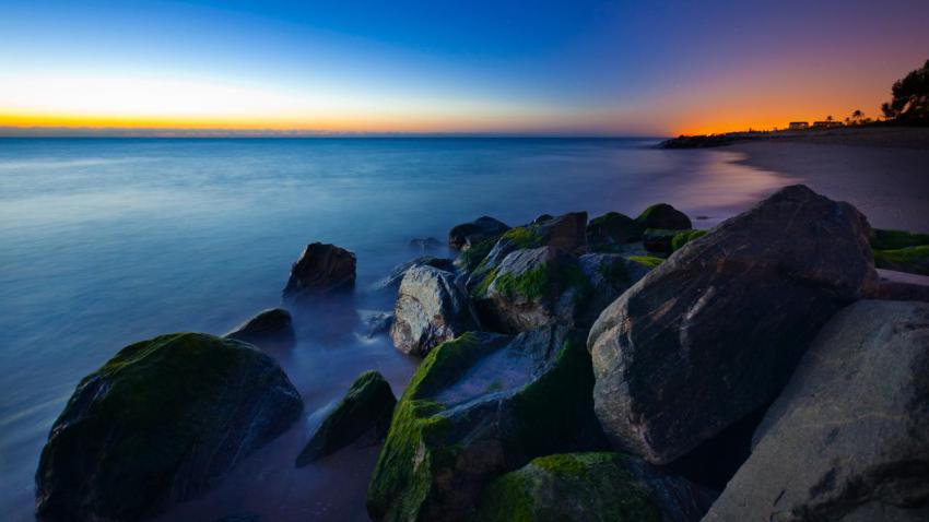02481 oceanontherocks 2560x1440