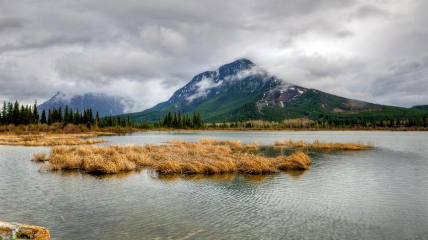 02591 vermilionlakes 2560x1440