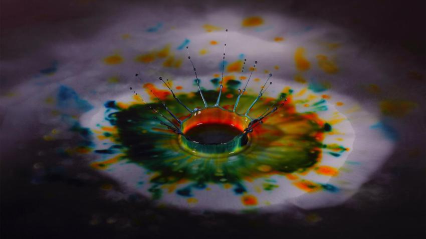 02652 multicoloredmilksplash 2560x1440
