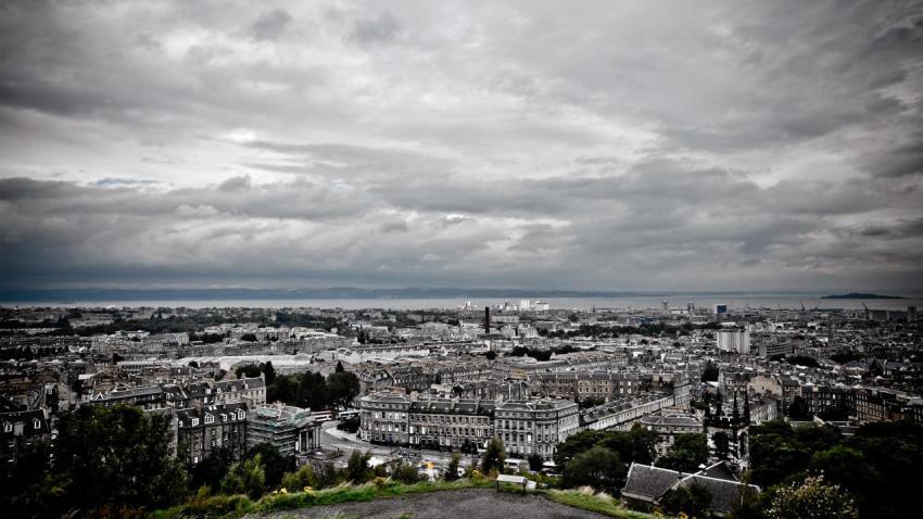 02707 cloudyedinburgh 2560x1440