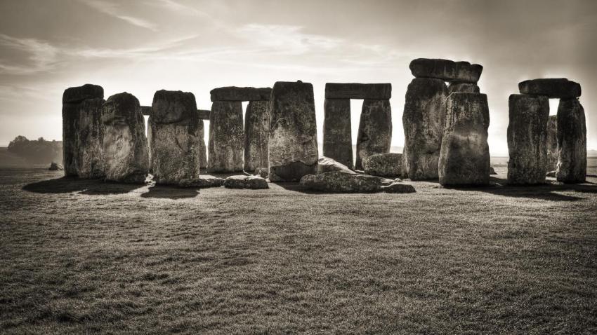 02742 stonehenge 2560x1440