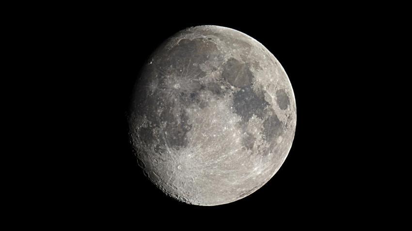 02748 novembermoon 2560x1440
