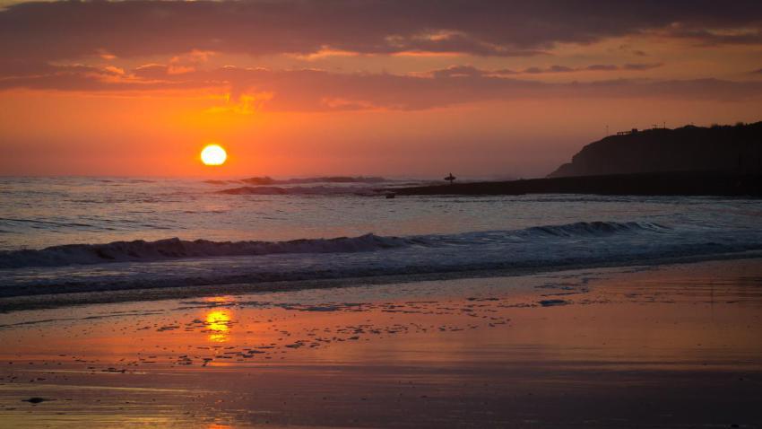 02753 surfingonasunset 2560x1440