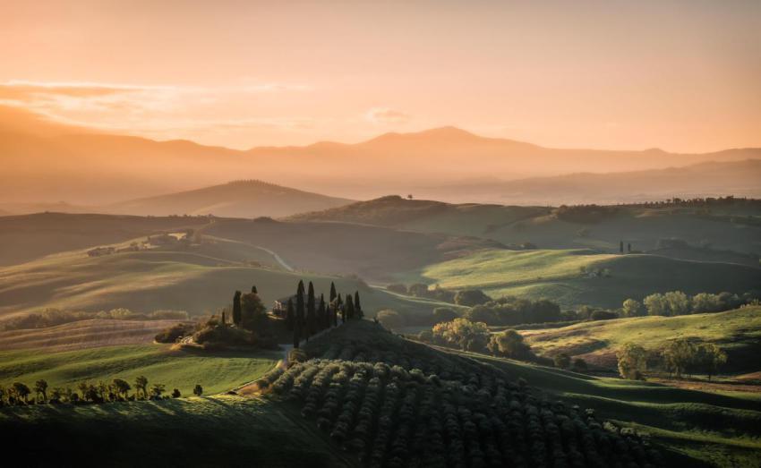 Stunning image captures the beauty of val d orcia 2023 11 27 05 37 18 utc