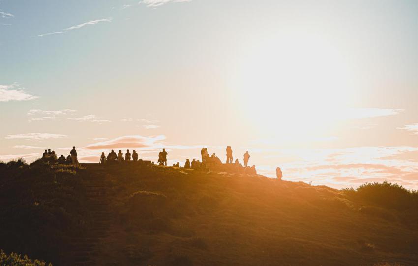 Group of people against the sun watching the sunse 2024 12 06 09 35 57 utc