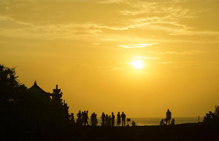 People silhouette with sunset nature outdoor back 2023 11 27 05 01 48 utc