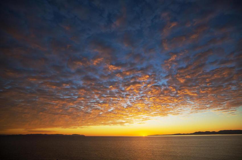 Sea sunset 2023 11 27 05 08 27 utc